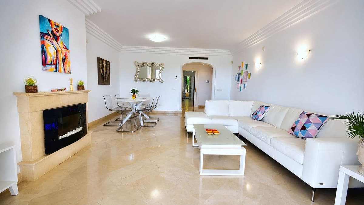 Middle Floor Apartment in Casares — photo 5 of 10