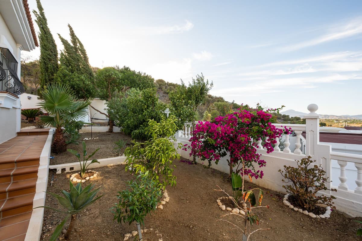 Detached Villa in Alhaurín el Grande — photo 4 of 10