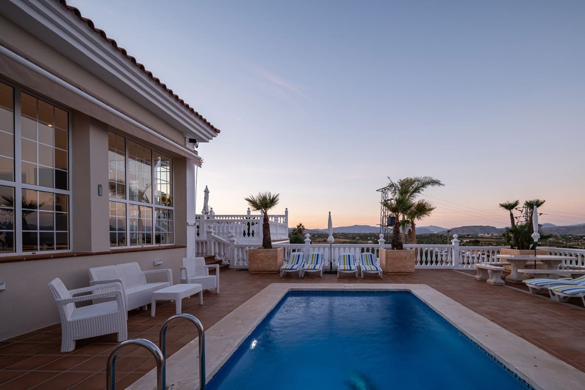 Detached Villa in Alhaurín el Grande — photo 7 of 10
