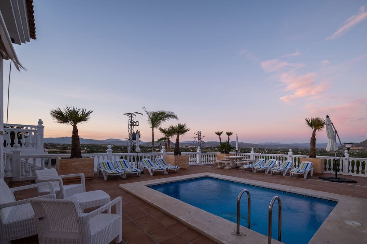 Detached Villa in Alhaurín el Grande — photo 8 of 10
