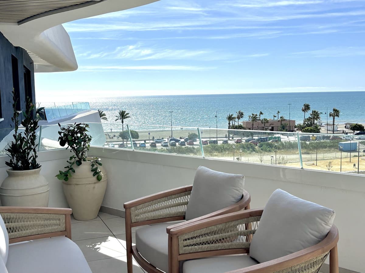 Middle Floor Apartment in Torremolinos — photo 3 of 10