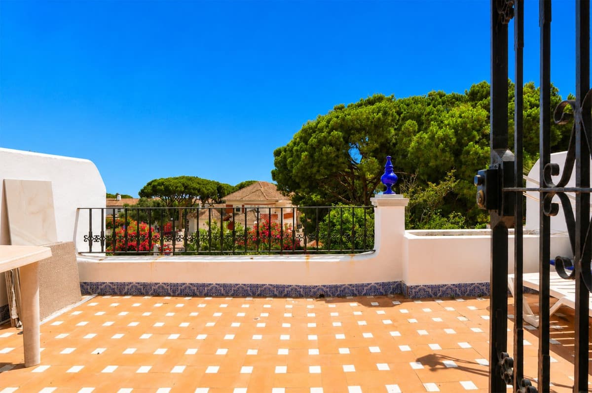 Townhouse in Puerto de Cabopino — photo 2 of 10