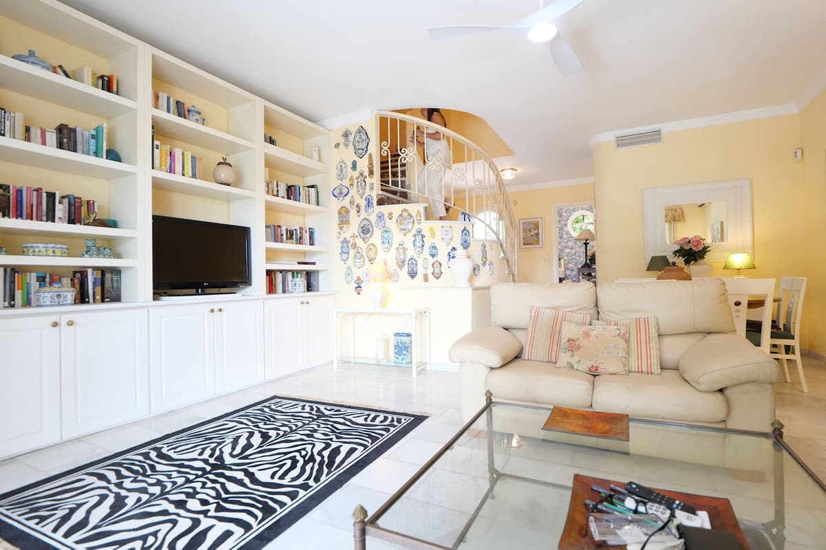 Townhouse in Puerto de Cabopino — photo 3 of 10