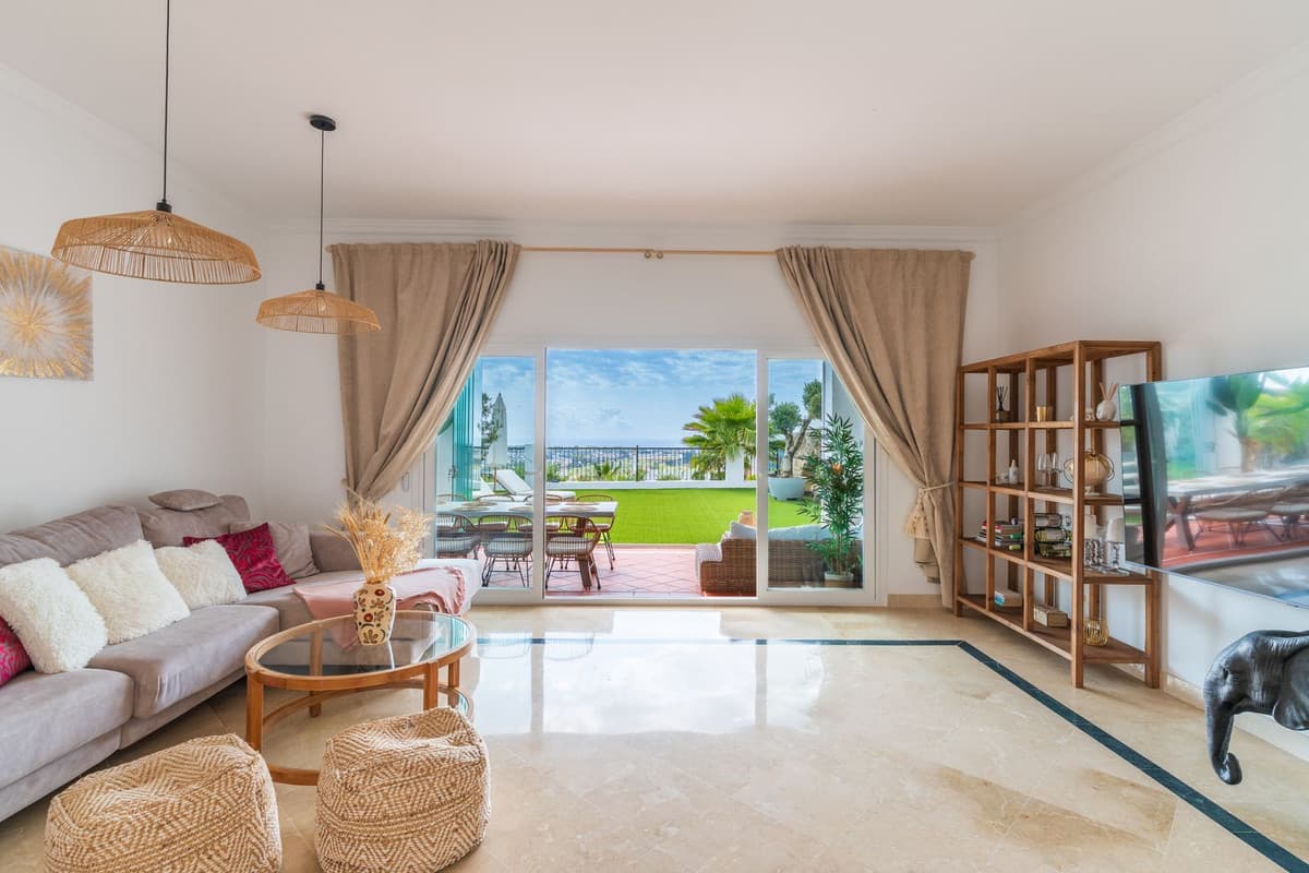 Ground Floor Apartment in Benahavís — photo 3 of 10