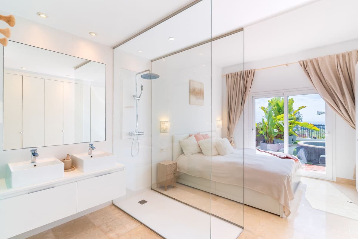 Ground Floor Apartment in Benahavís — photo 8 of 10