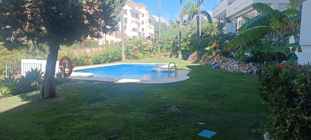 Middle Floor Apartment in Elviria — photo 1 of 10