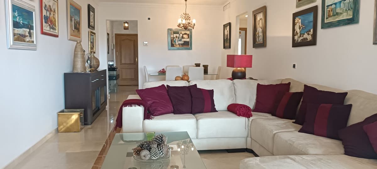 Middle Floor Apartment in Elviria — photo 3 of 10