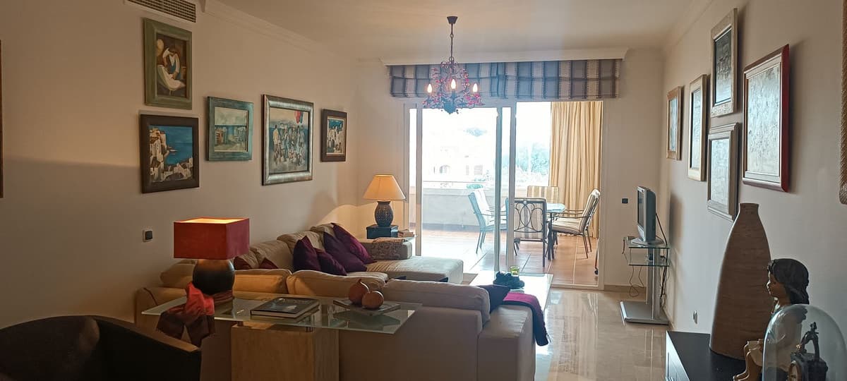 Middle Floor Apartment in Elviria — photo 4 of 10