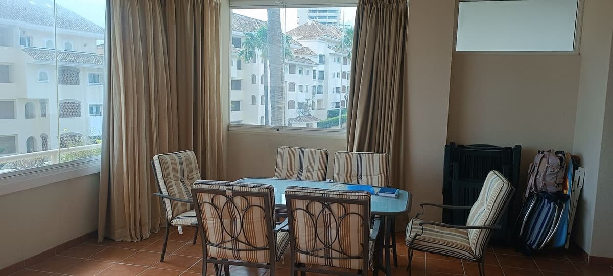 Middle Floor Apartment in Elviria — photo 9 of 10