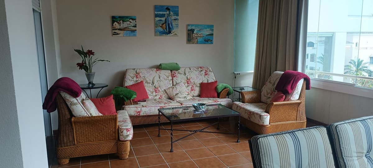 Middle Floor Apartment in Elviria — photo 10 of 10