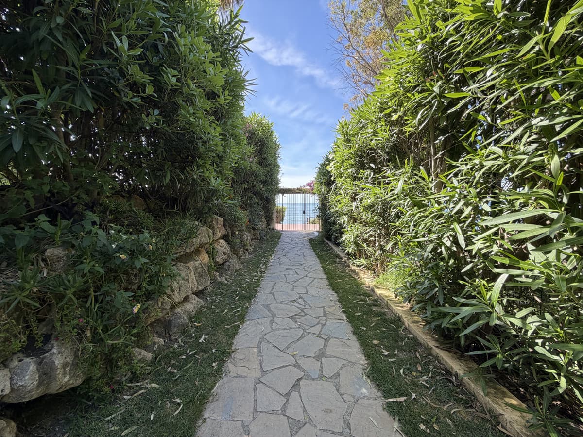 Townhouse in Estepona — photo 3 of 10