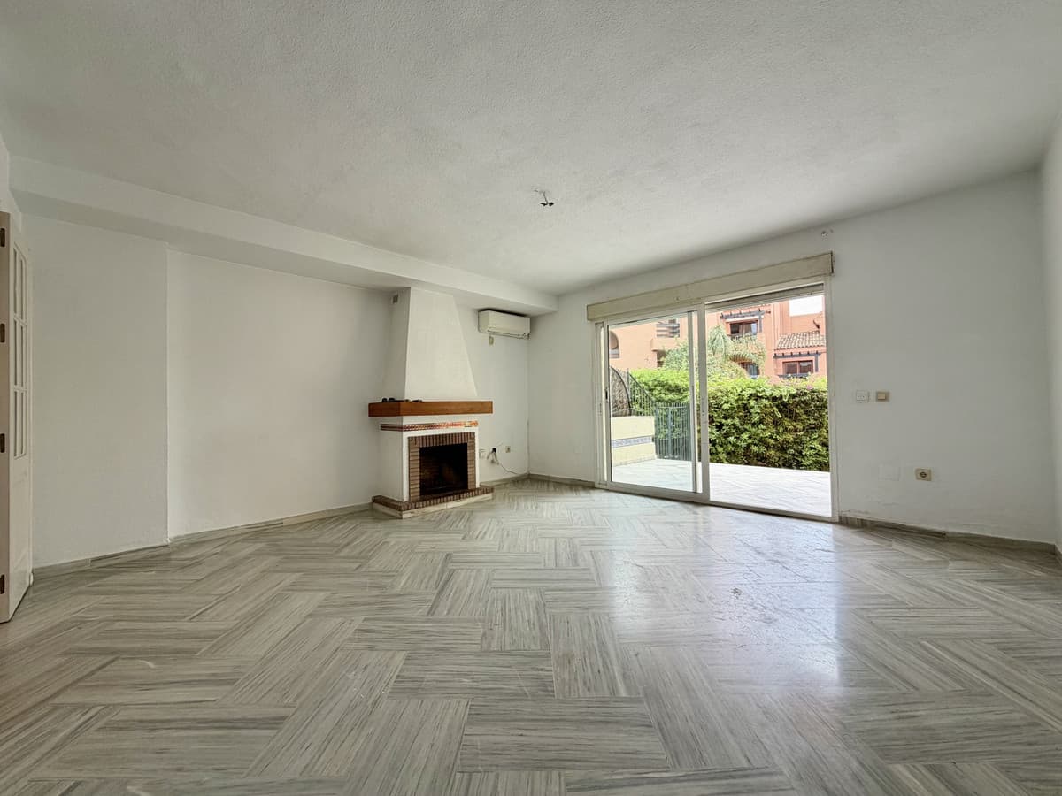 Townhouse in Estepona — photo 5 of 10