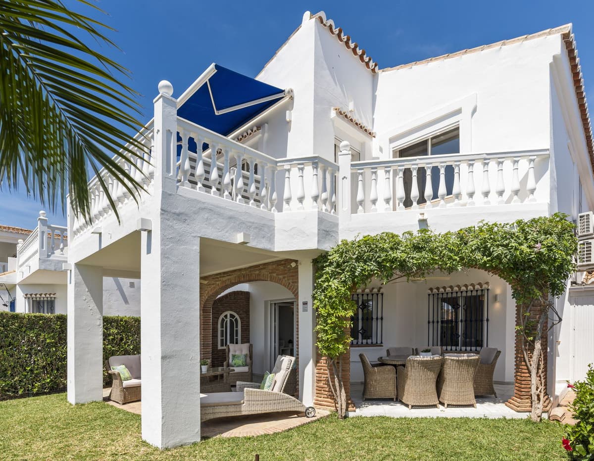 Detached Villa in El Chaparral — photo 2 of 10