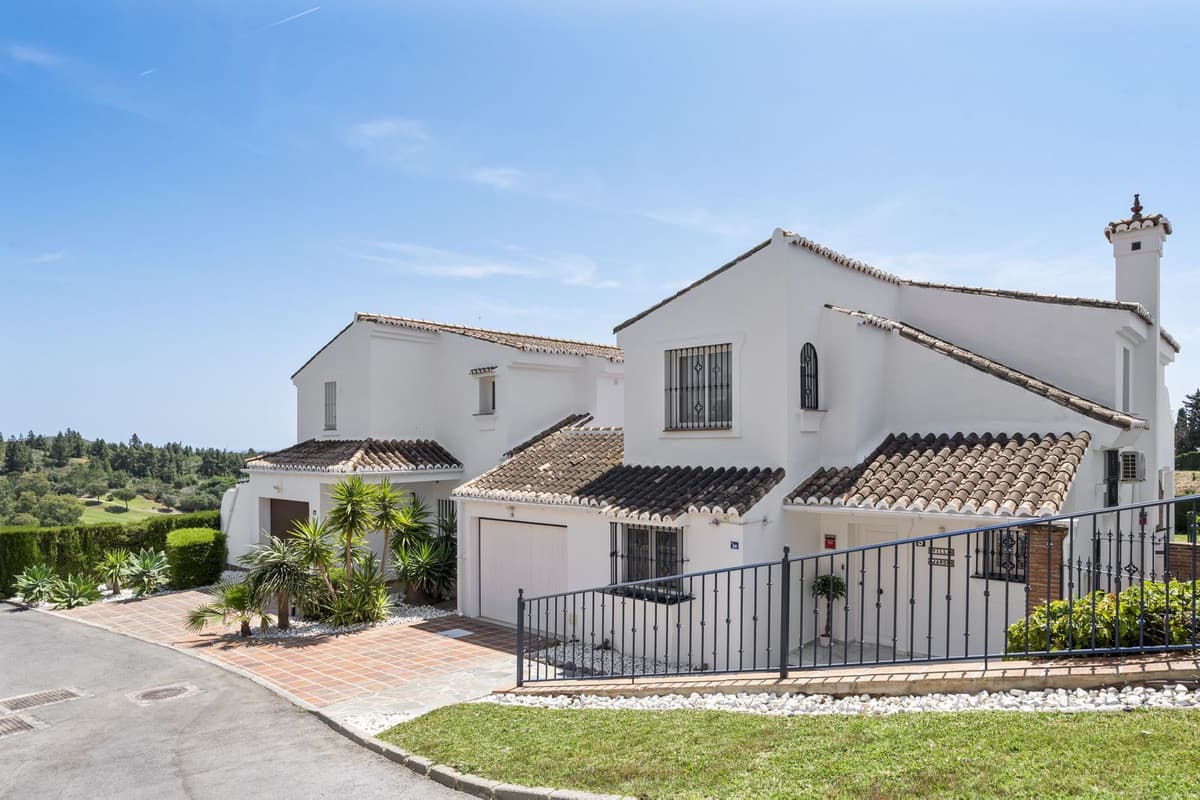 Detached Villa in El Chaparral — photo 3 of 10