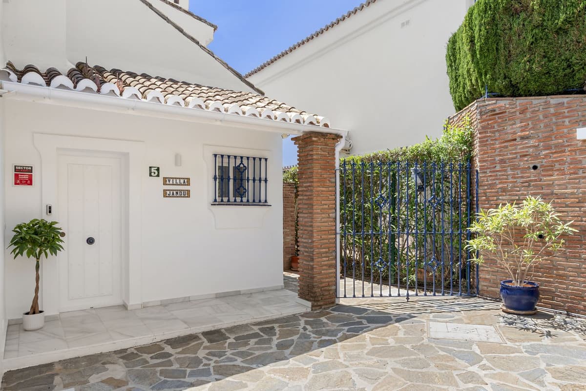 Detached Villa in El Chaparral — photo 6 of 10