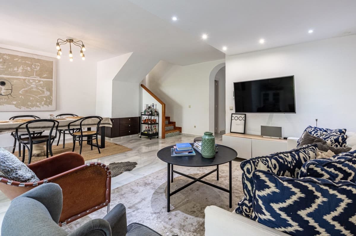 Townhouse in The Golden Mile — photo 2 of 10