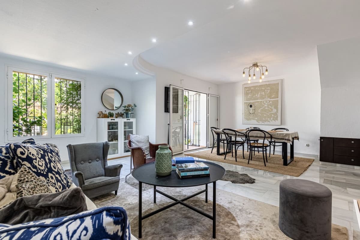 Townhouse in The Golden Mile — photo 3 of 10