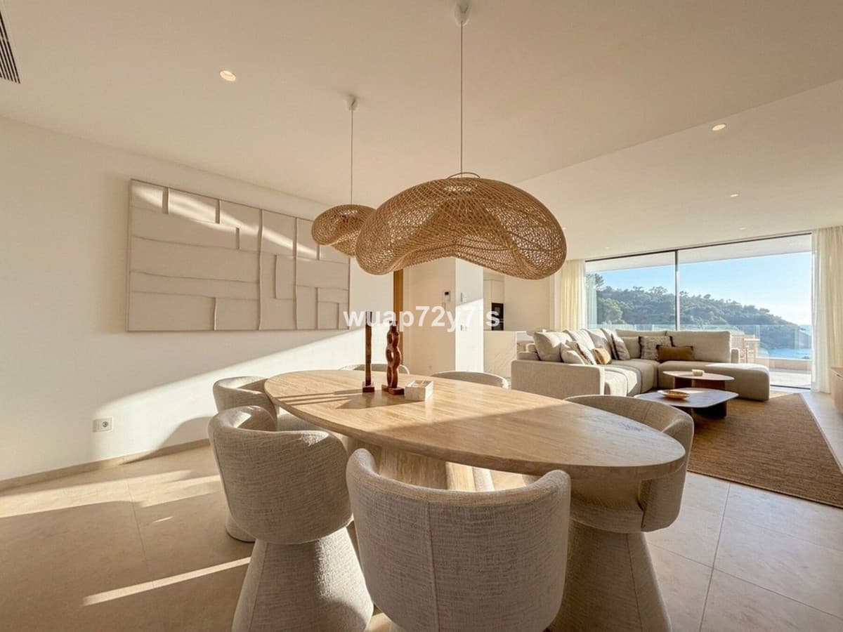 Middle Floor Apartment in La Quinta — photo 4 of 10