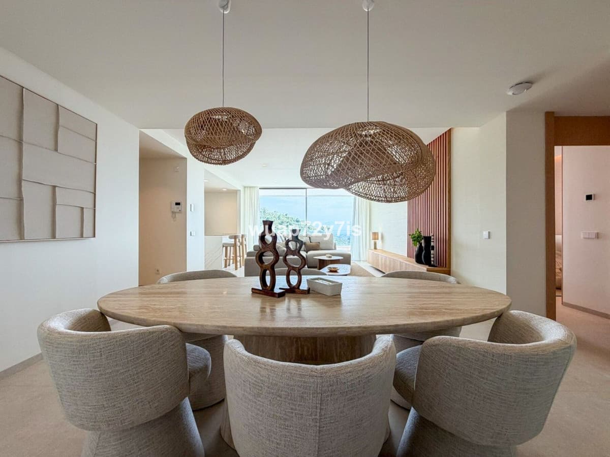 Middle Floor Apartment in La Quinta — photo 9 of 10
