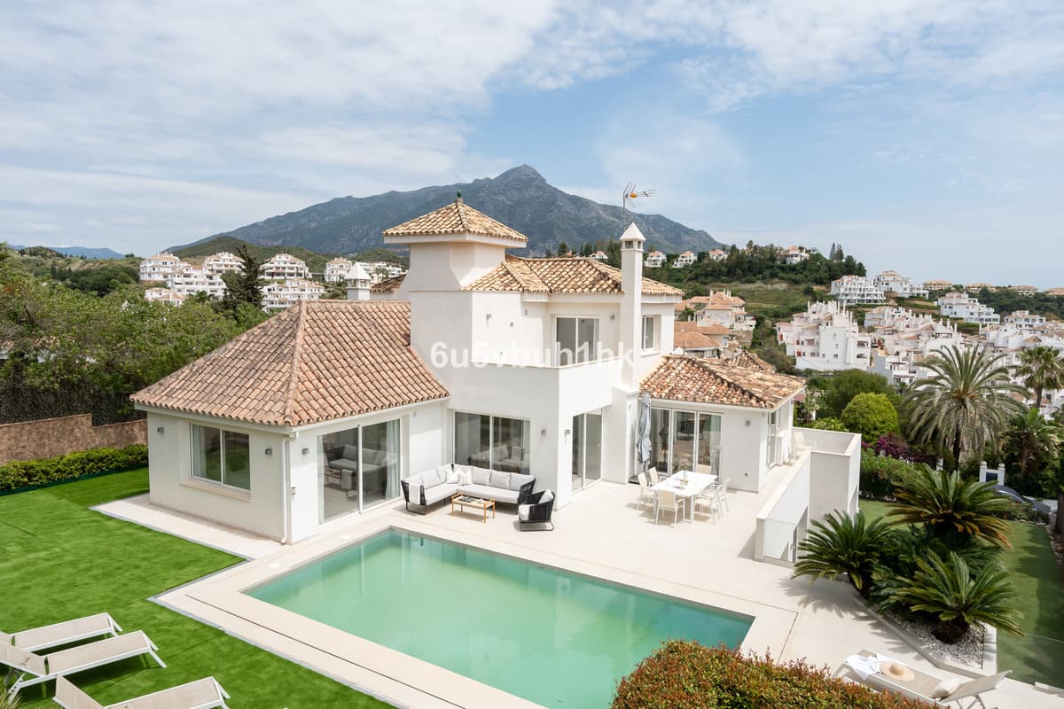 Townhouse in Marbella — photo 1 of 10