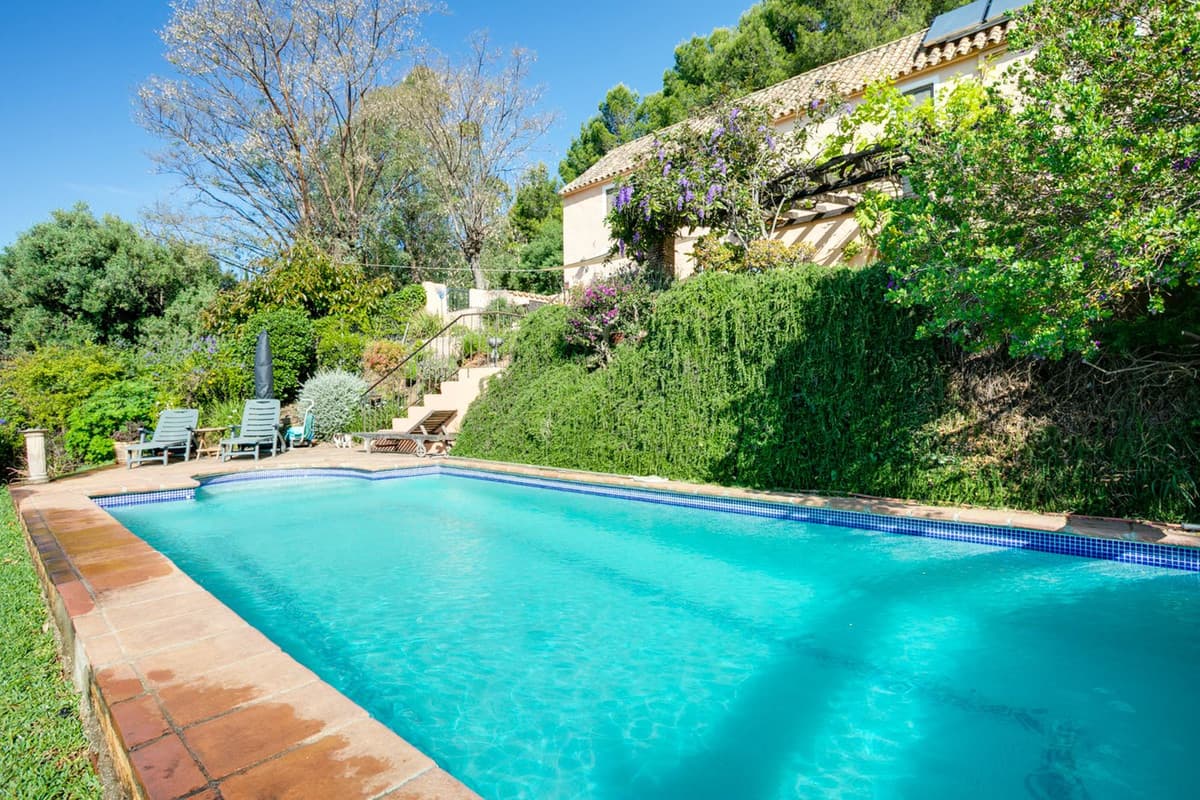 Detached Villa in Estepona — photo 1 of 10