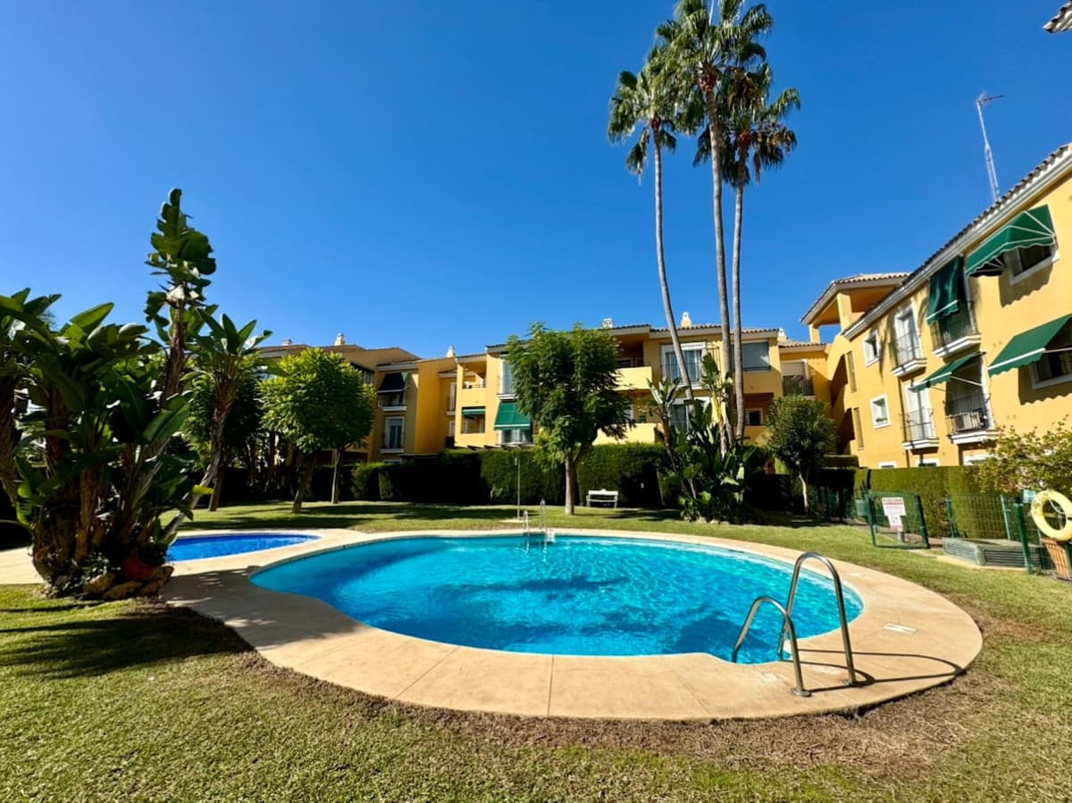 Middle Floor Apartment in Guadalmina Baja — photo 1 of 10