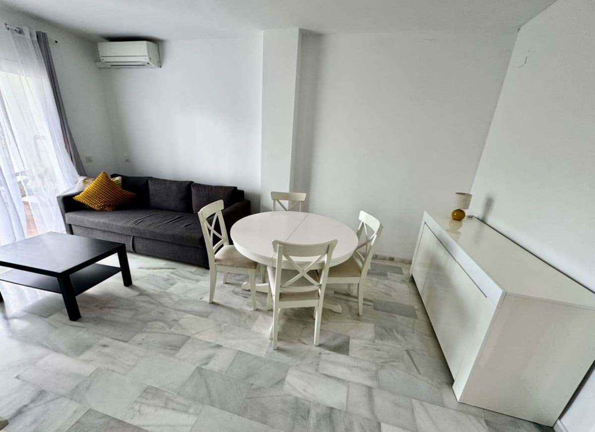 Middle Floor Apartment in Guadalmina Baja — photo 3 of 10