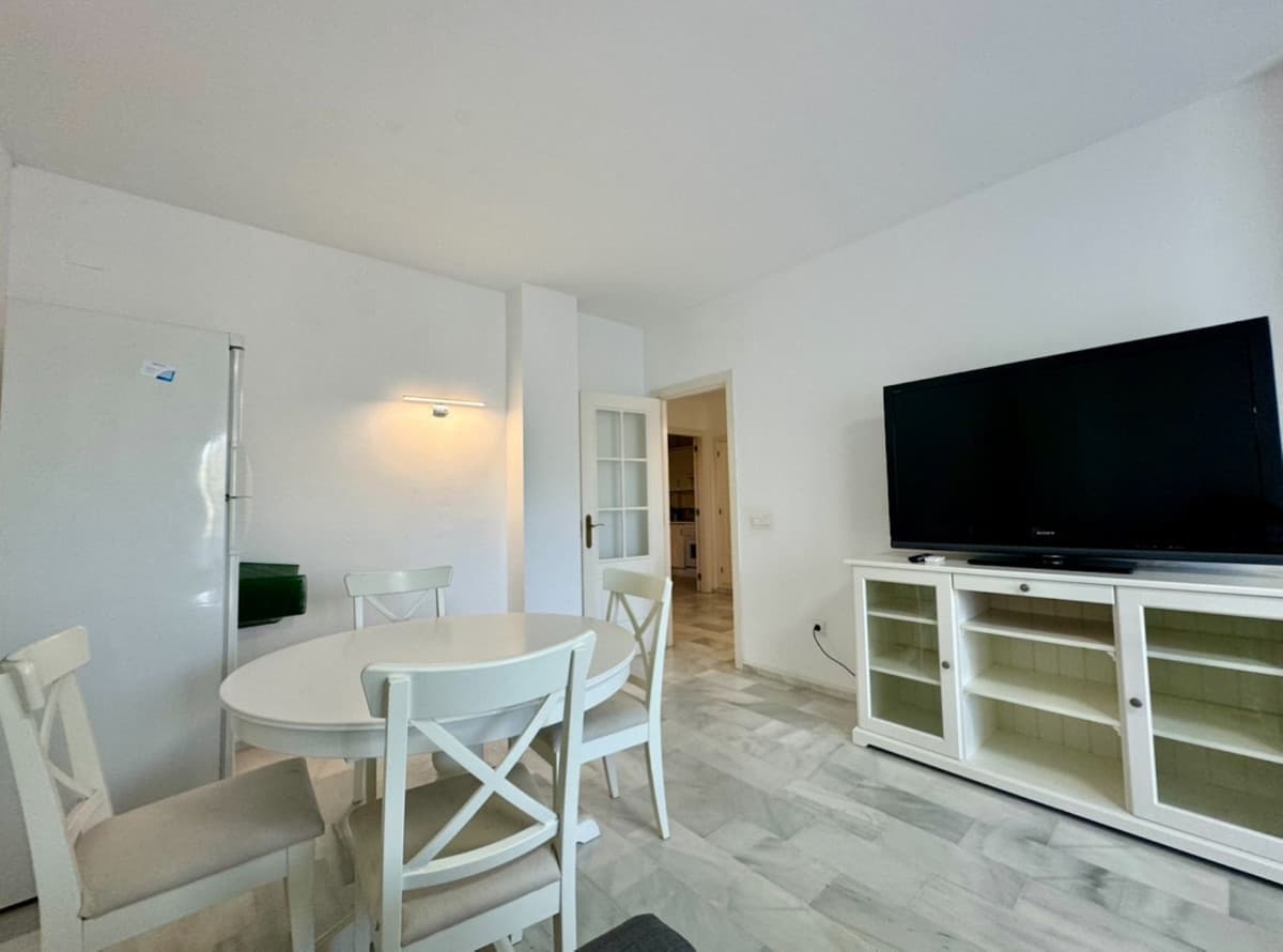Middle Floor Apartment in Guadalmina Baja — photo 5 of 10