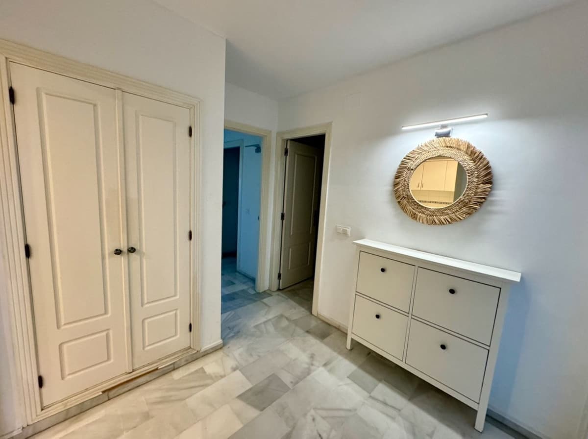 Middle Floor Apartment in Guadalmina Baja — photo 10 of 10