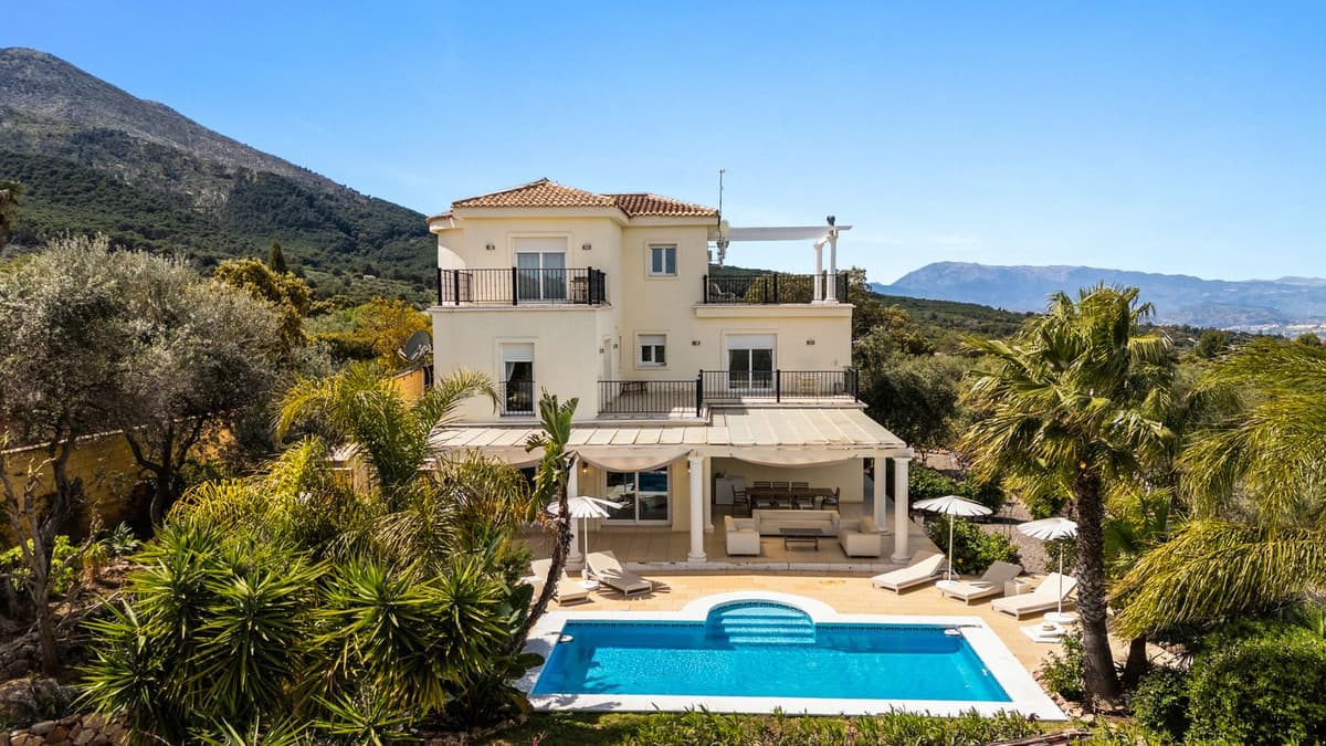 Detached Villa in Alhaurín el Grande — photo 1 of 10