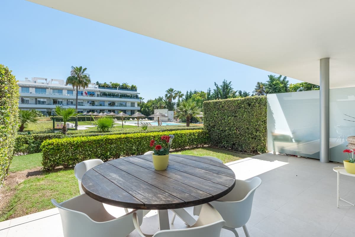 Ground Floor Apartment in Bel Air — photo 10 of 10