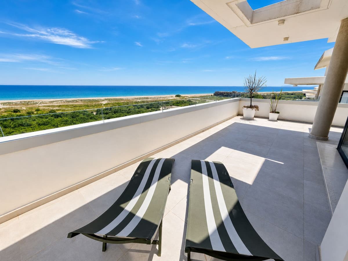 Penthouse Duplex in La Alcaidesa — photo 4 of 10