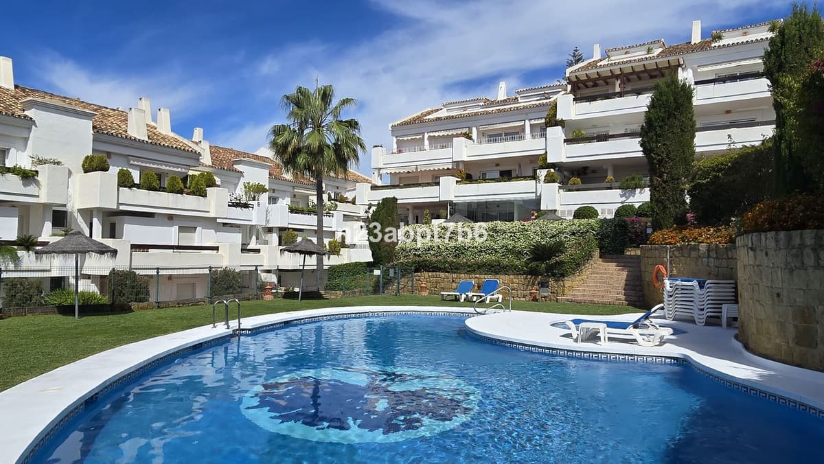 Middle Floor Apartment in Nueva Andalucía — photo 1 of 10