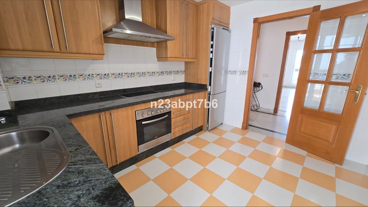 Middle Floor Apartment in Nueva Andalucía — photo 3 of 10