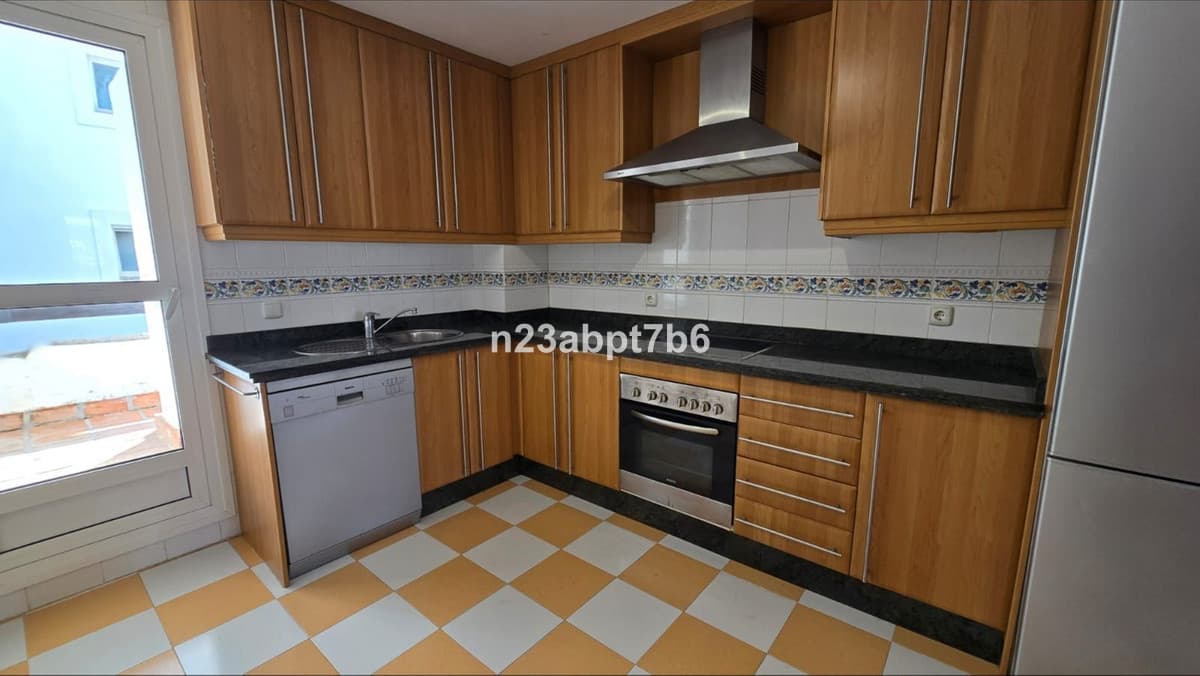 Middle Floor Apartment in Nueva Andalucía — photo 4 of 10
