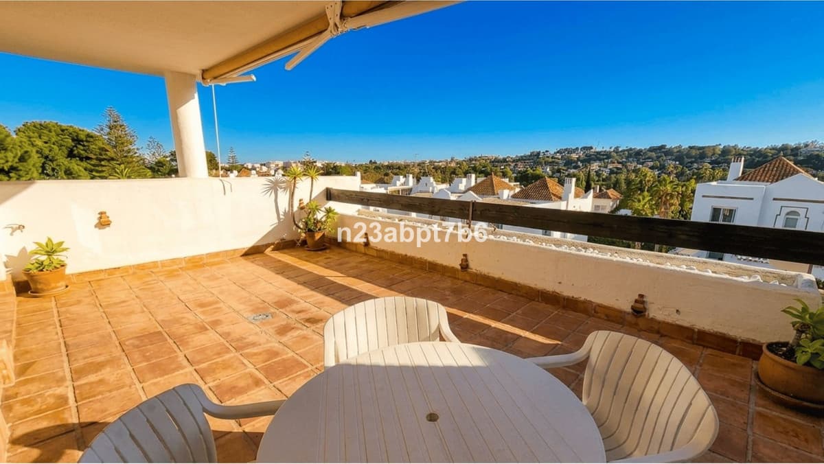 Middle Floor Apartment in Nueva Andalucía — photo 5 of 10
