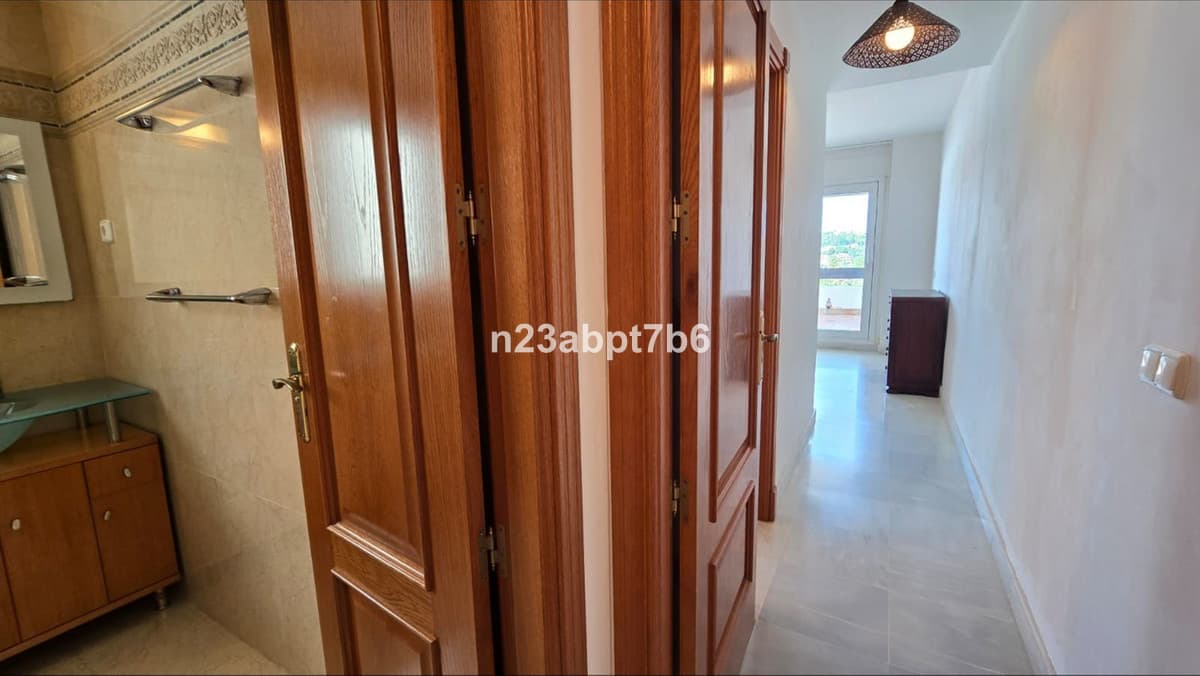 Middle Floor Apartment in Nueva Andalucía — photo 8 of 10