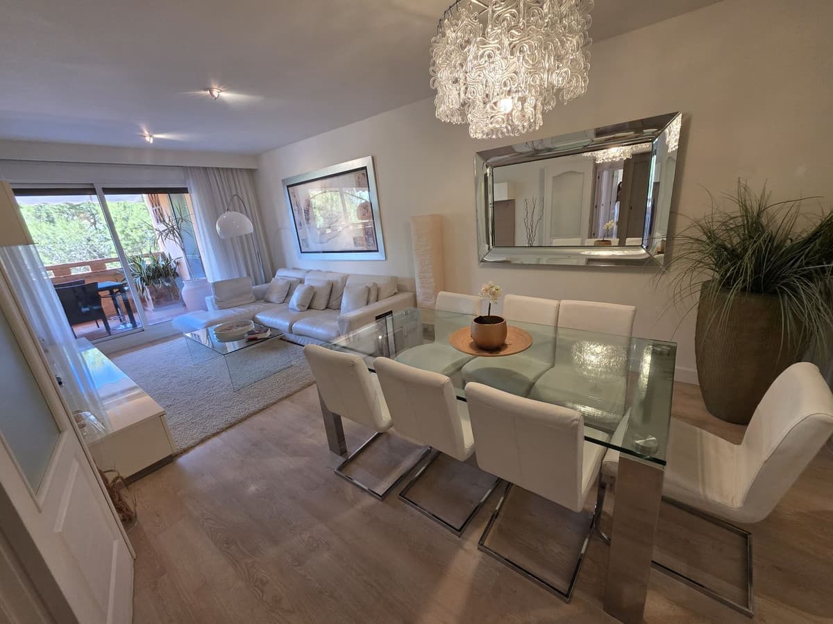 Middle Floor Apartment in The Golden Mile — photo 1 of 10