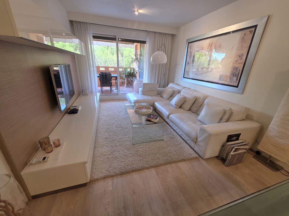 Middle Floor Apartment in The Golden Mile — photo 3 of 10