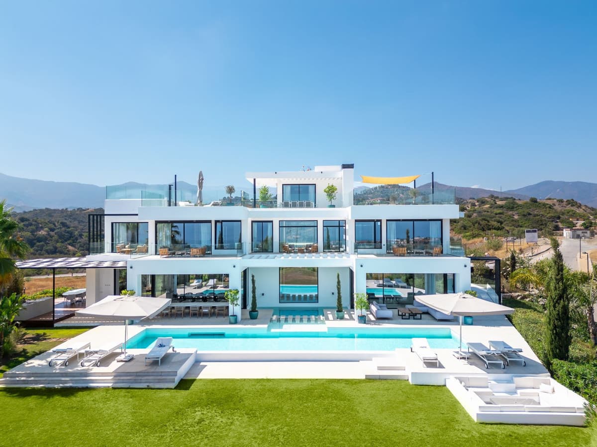 Detached Villa in Estepona — photo 1 of 10
