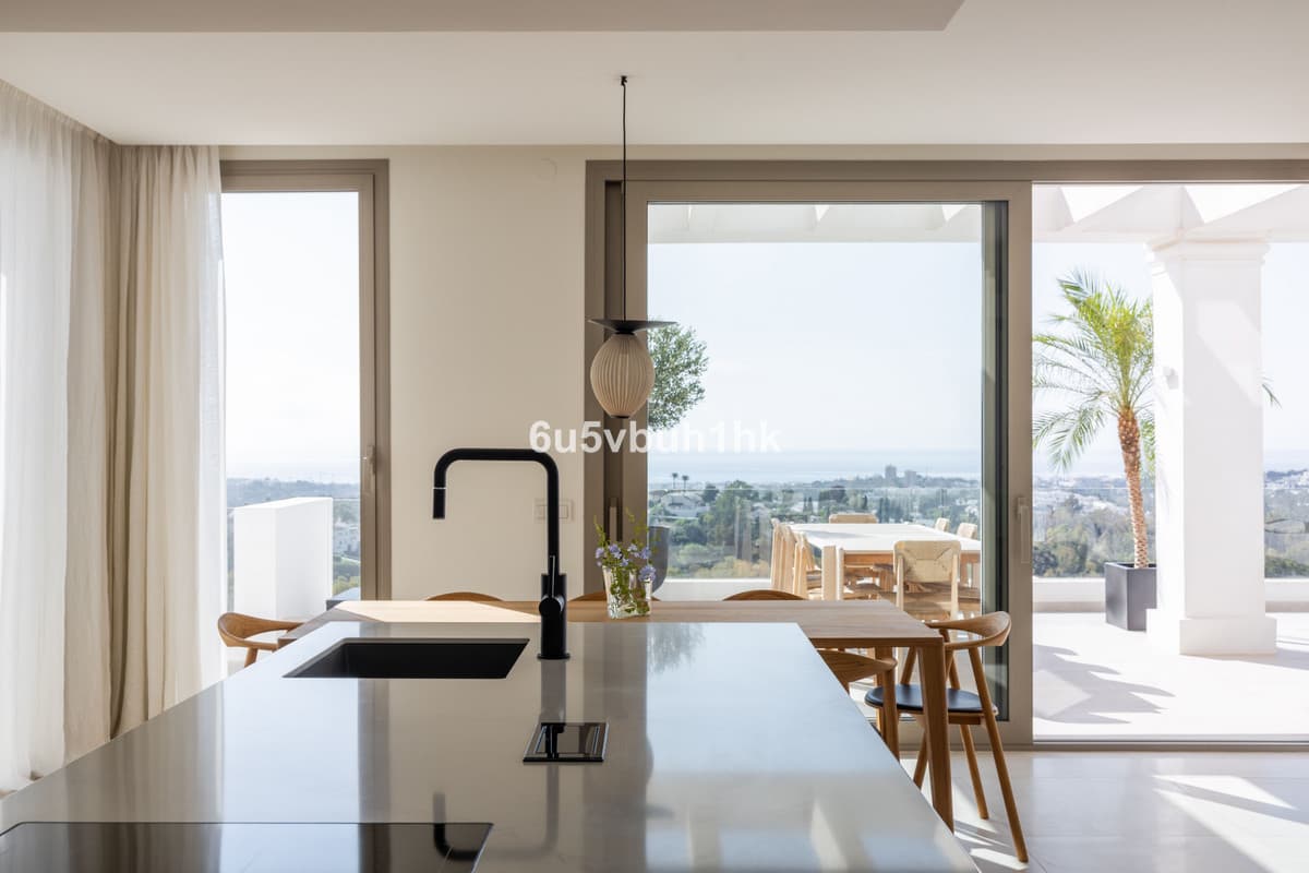 Penthouse Duplex in Nueva Andalucía — photo 6 of 10