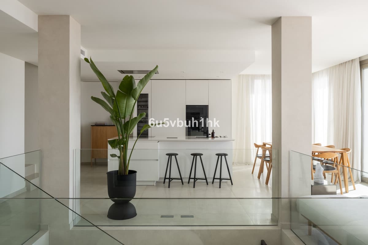 Penthouse Duplex in Nueva Andalucía — photo 8 of 10