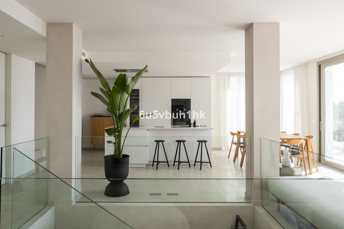Penthouse Duplex in Nueva Andalucía — photo 9 of 10