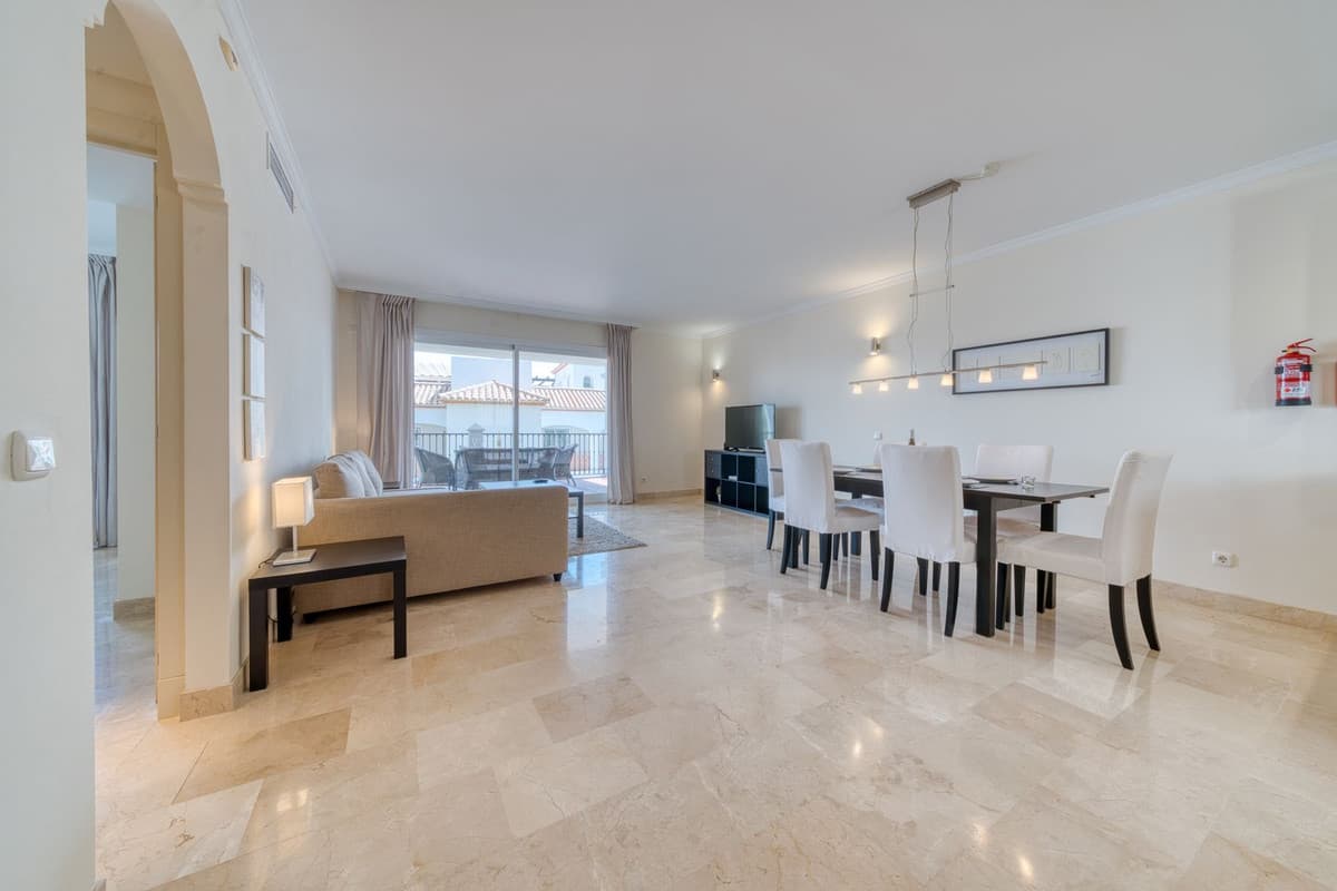 Ground Floor Apartment in Calahonda — photo 8 of 10