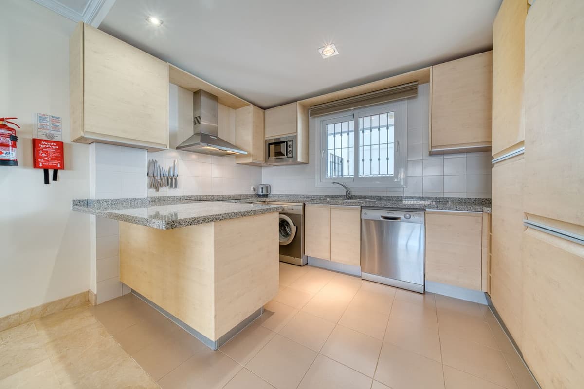 Ground Floor Apartment in Calahonda — photo 10 of 10