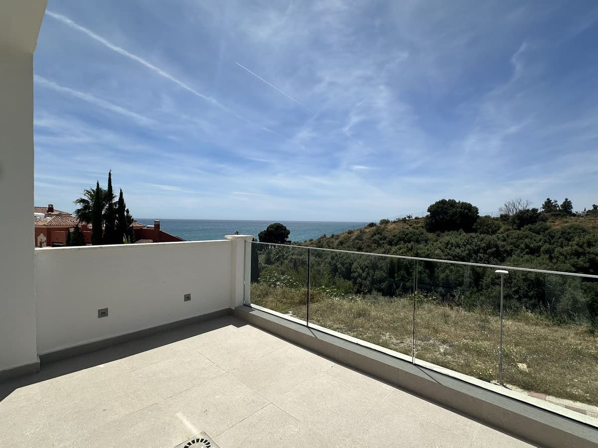 Townhouse in Torrequebrada — photo 2 of 10