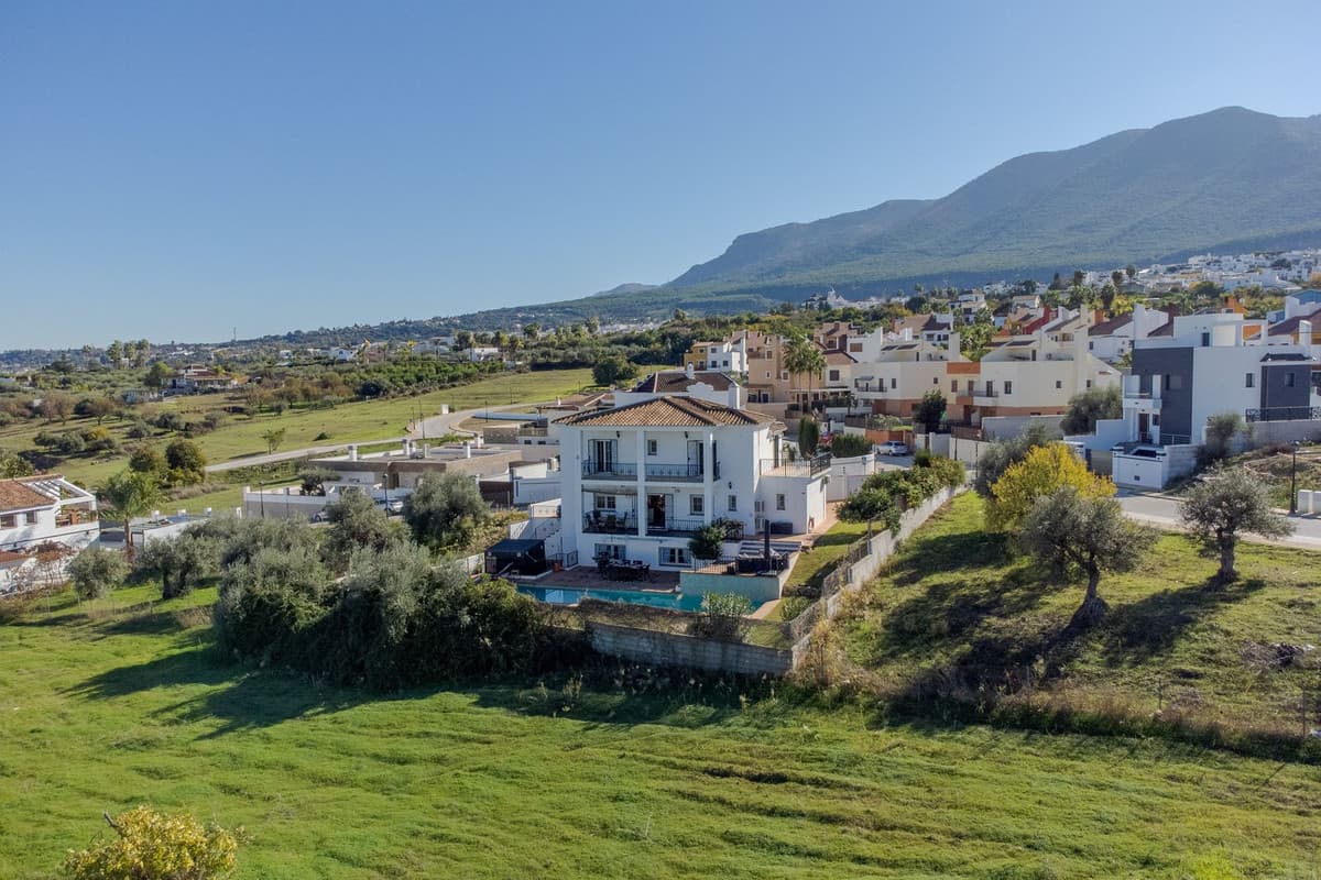 Detached Villa in Alhaurín el Grande — photo 2 of 10
