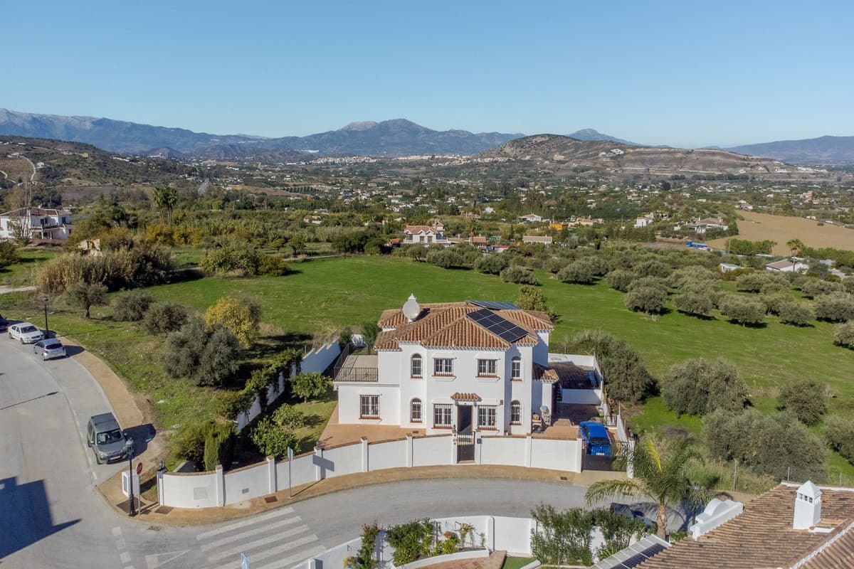 Detached Villa in Alhaurín el Grande — photo 3 of 10