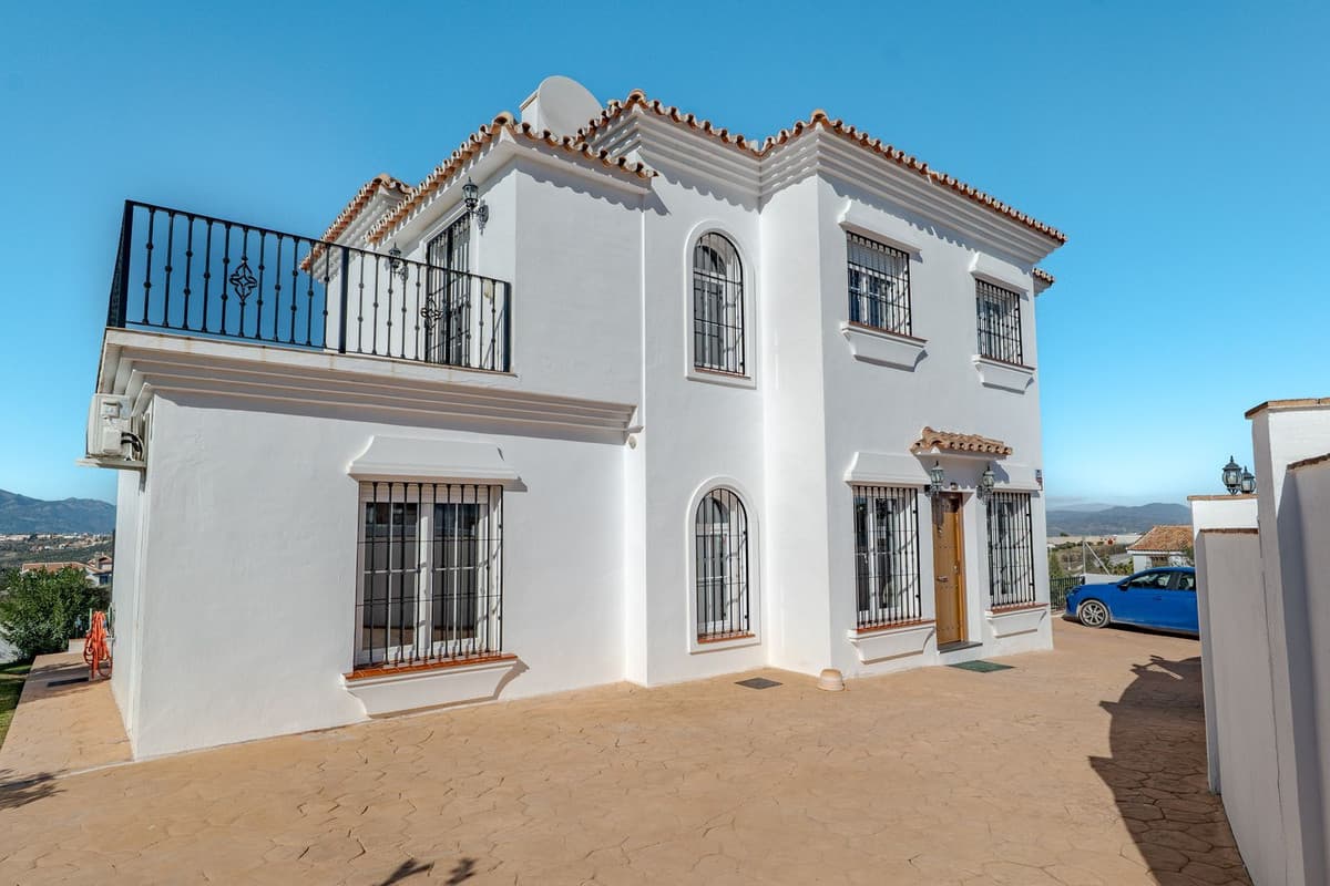 Detached Villa in Alhaurín el Grande — photo 5 of 10