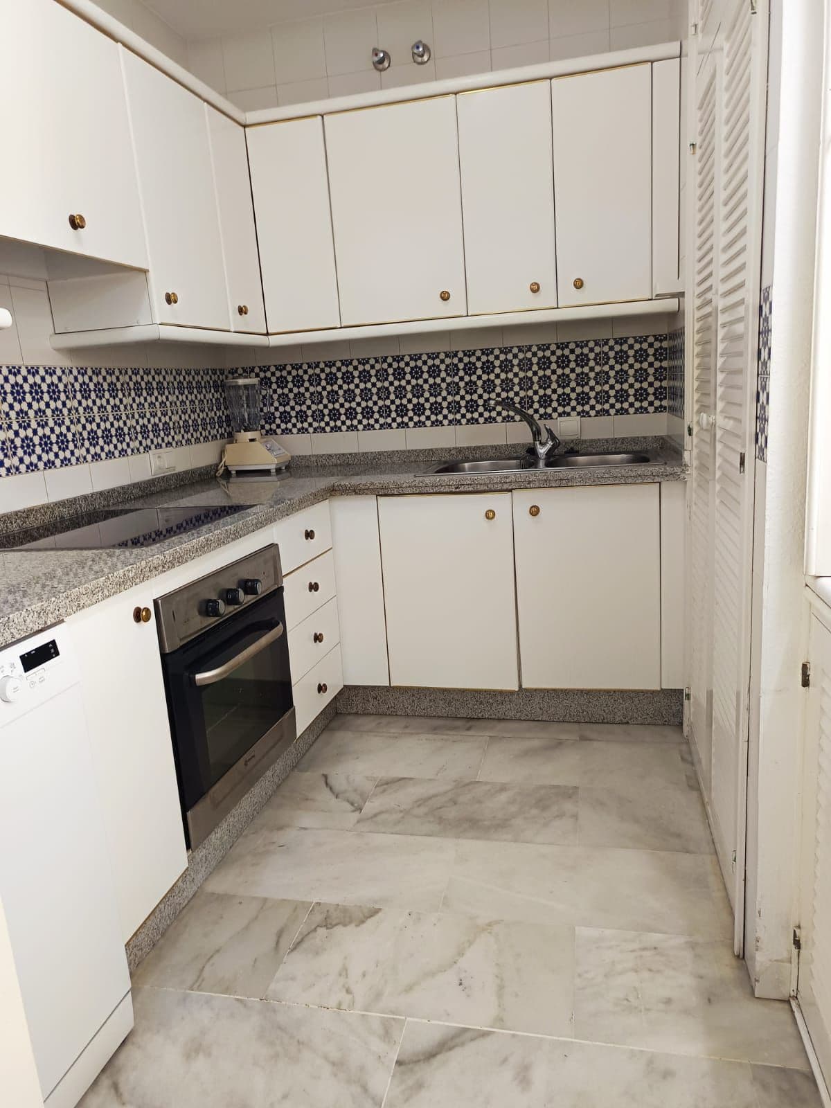 Middle Floor Apartment in Fuengirola — photo 8 of 10